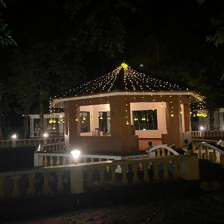 Surya Eco And Wedding Resort Thrissur Eksteriør billede
