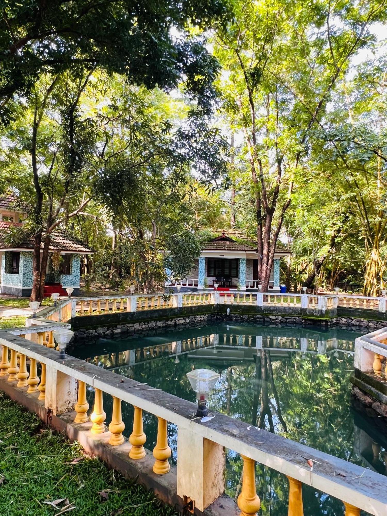 Surya Eco And Wedding Resort Thrissur Eksteriør billede