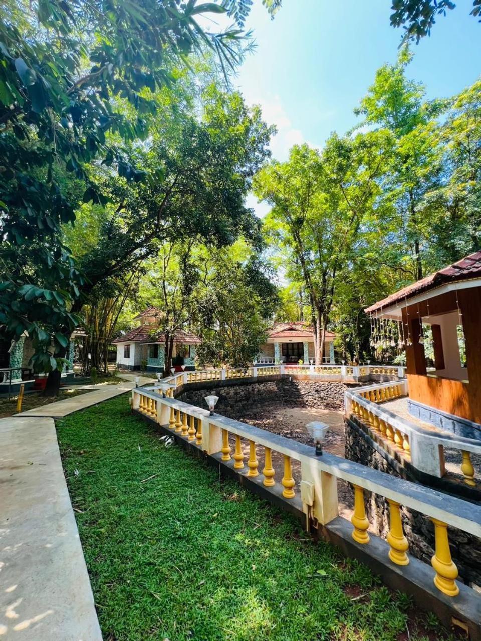 Surya Eco And Wedding Resort Thrissur Eksteriør billede